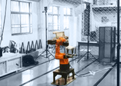 动作捕捉镜头下的工业机器人